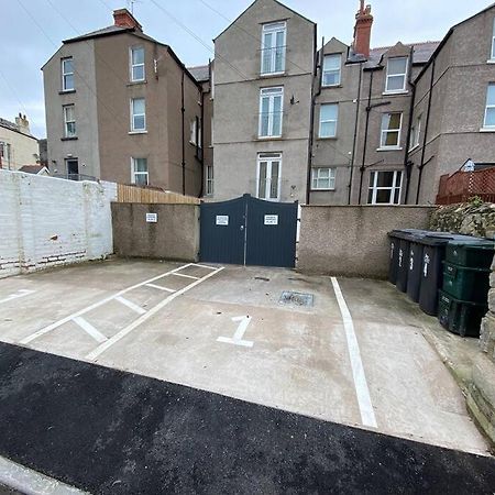 Central Llandudno, Private Parking Near To Beach, Pier & Shops Bagian luar foto