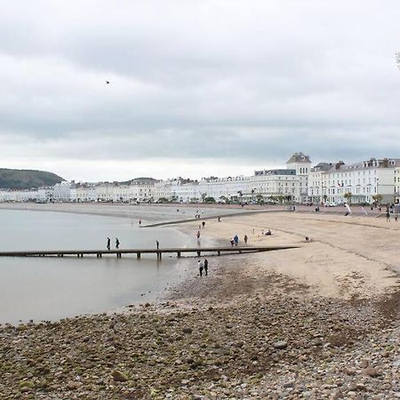 Central Llandudno, Private Parking Near To Beach, Pier & Shops Bagian luar foto