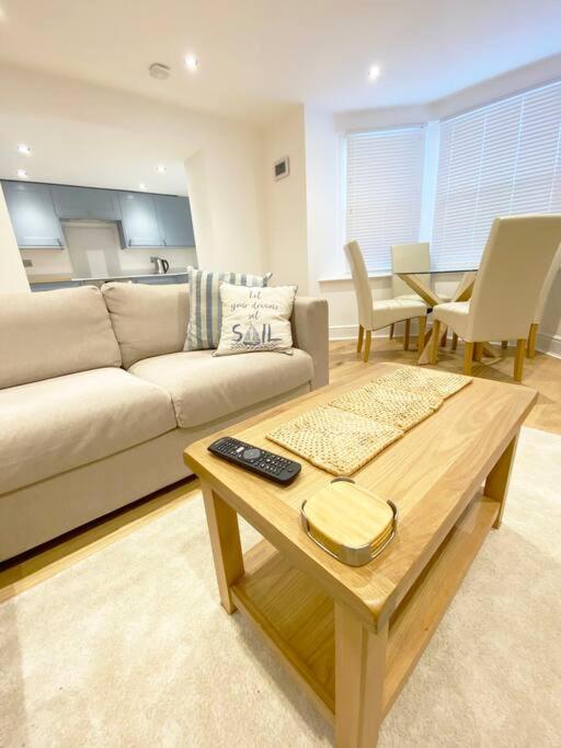 Central Llandudno, Private Parking Near To Beach, Pier & Shops Bagian luar foto