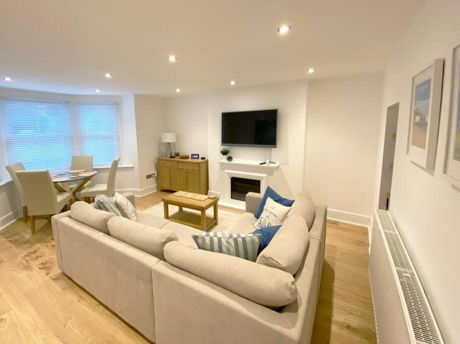 Central Llandudno, Private Parking Near To Beach, Pier & Shops Bagian luar foto