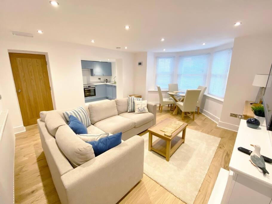 Central Llandudno, Private Parking Near To Beach, Pier & Shops Bagian luar foto