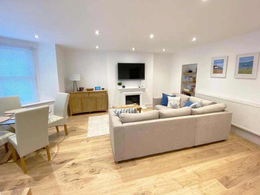 Central Llandudno, Private Parking Near To Beach, Pier & Shops Bagian luar foto