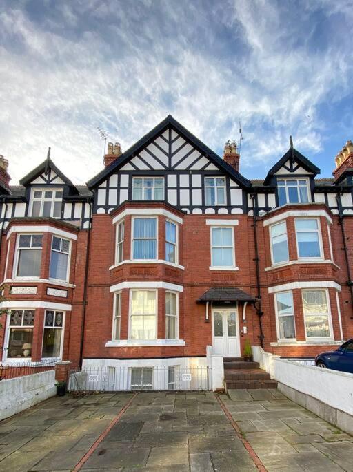Central Llandudno, Private Parking Near To Beach, Pier & Shops Bagian luar foto