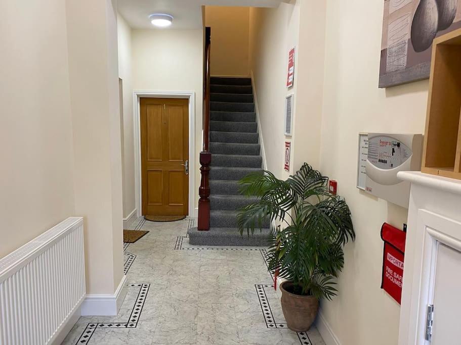 Central Llandudno, Private Parking Near To Beach, Pier & Shops Bagian luar foto